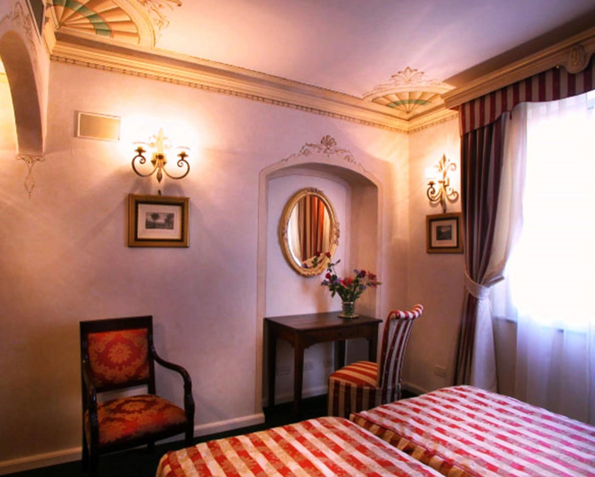 Hotel Relais Dell'Orologio Pisa Kamer foto